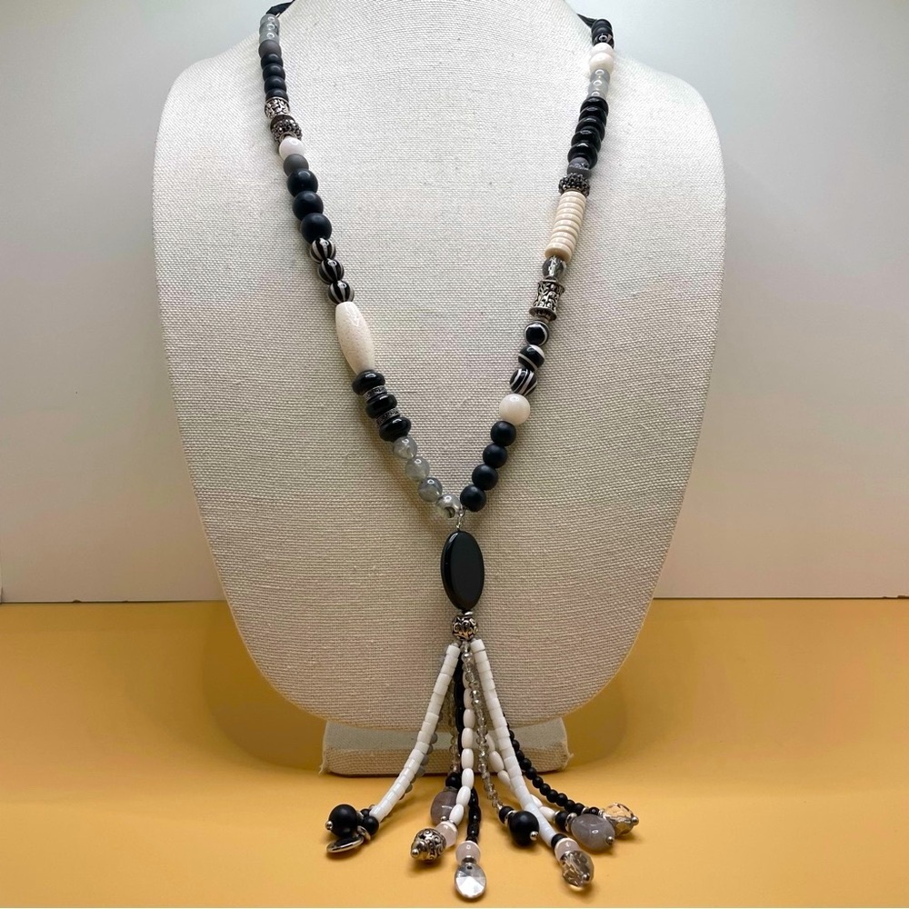 Beautiful Unsigned Black White Mixed Acrylic Glass Beads Lariat Long Necklace
